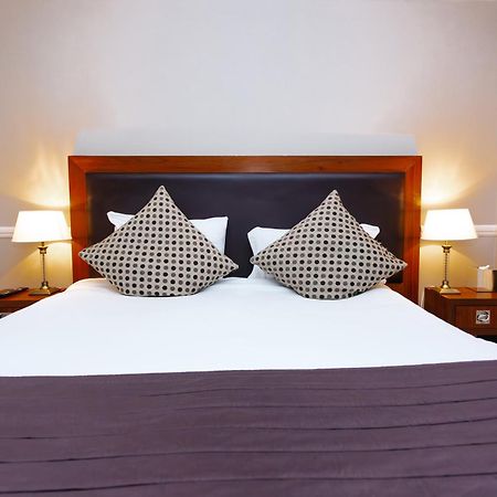 โรมแรมฮัตตัน คอร์ต Hotel กลอสเตอร์ ภายนอก รูปภาพ