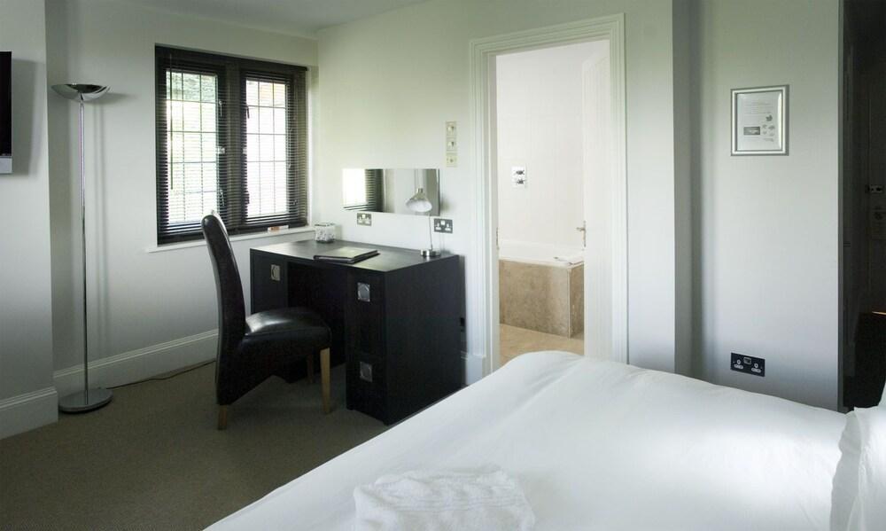 โรมแรมฮัตตัน คอร์ต Hotel กลอสเตอร์ ภายนอก รูปภาพ
