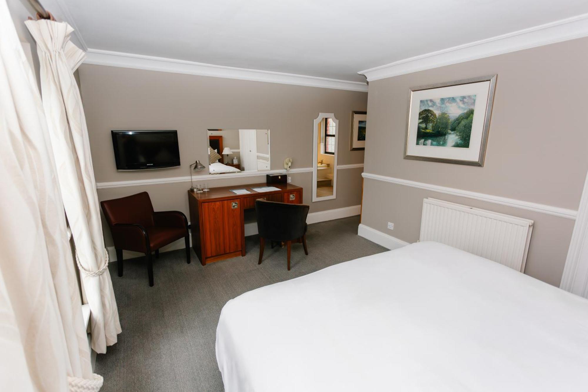โรมแรมฮัตตัน คอร์ต Hotel กลอสเตอร์ ภายนอก รูปภาพ