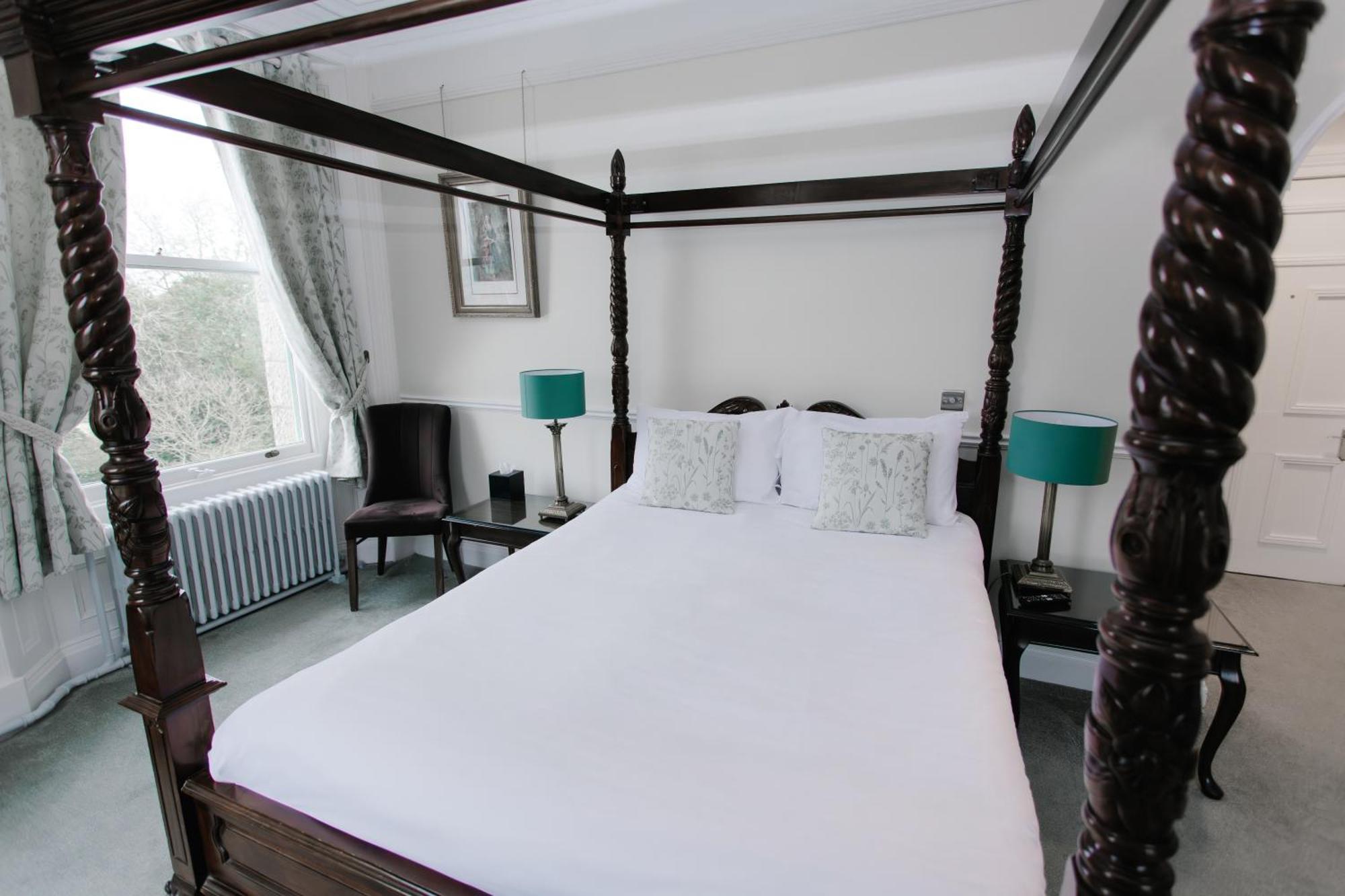 โรมแรมฮัตตัน คอร์ต Hotel กลอสเตอร์ ภายนอก รูปภาพ