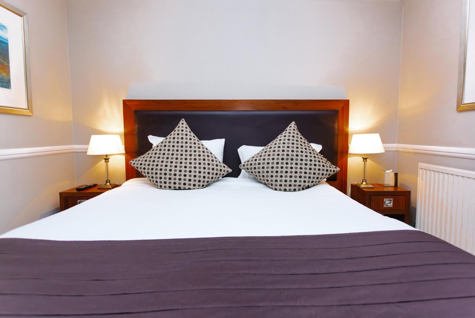 โรมแรมฮัตตัน คอร์ต Hotel กลอสเตอร์ ภายนอก รูปภาพ